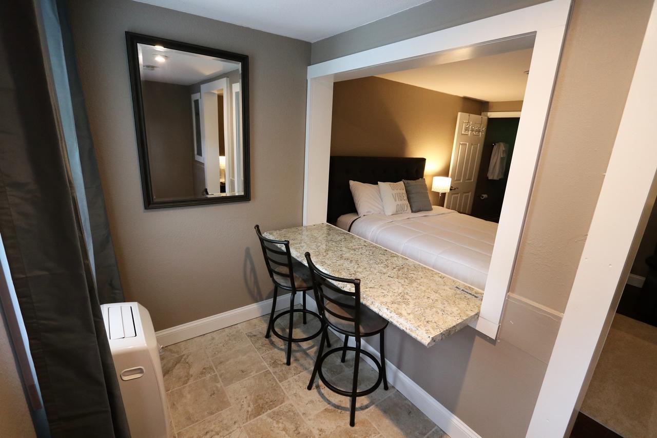 Brimley Motel Suites Luaran gambar
